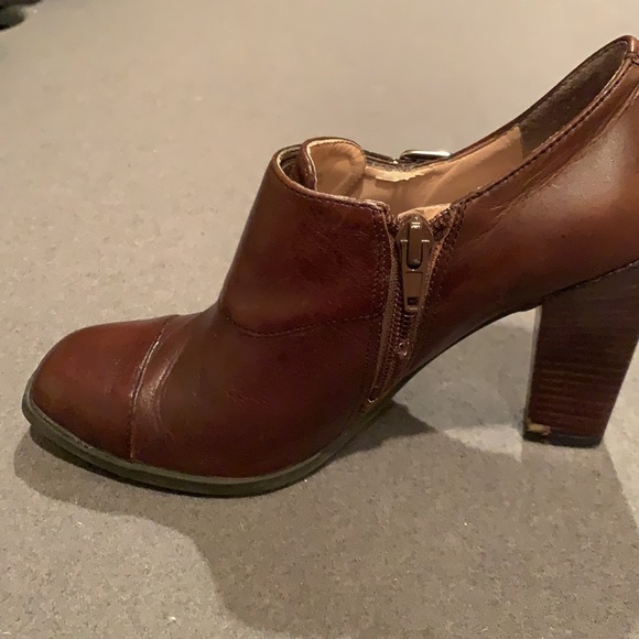 🦋Marc Fisher Menswear style heeled booties - 5 - Picture 3 of 13